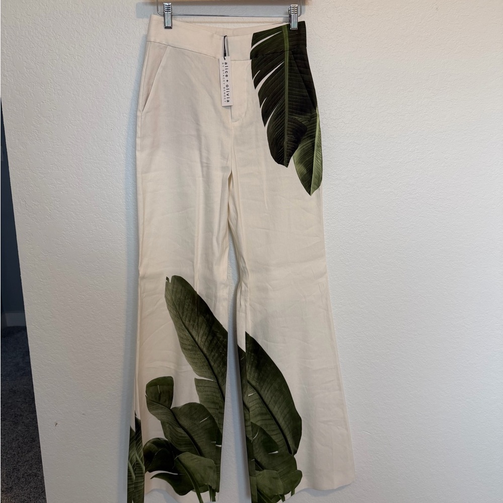 Alice + Olivia Cream and Green Leaf Print Pants